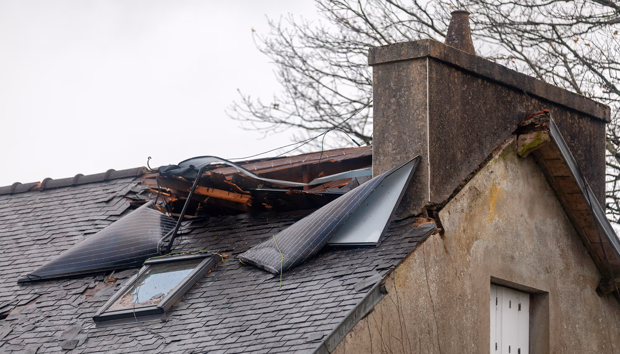 sturmschäden am dach in rostock reparieren lassen